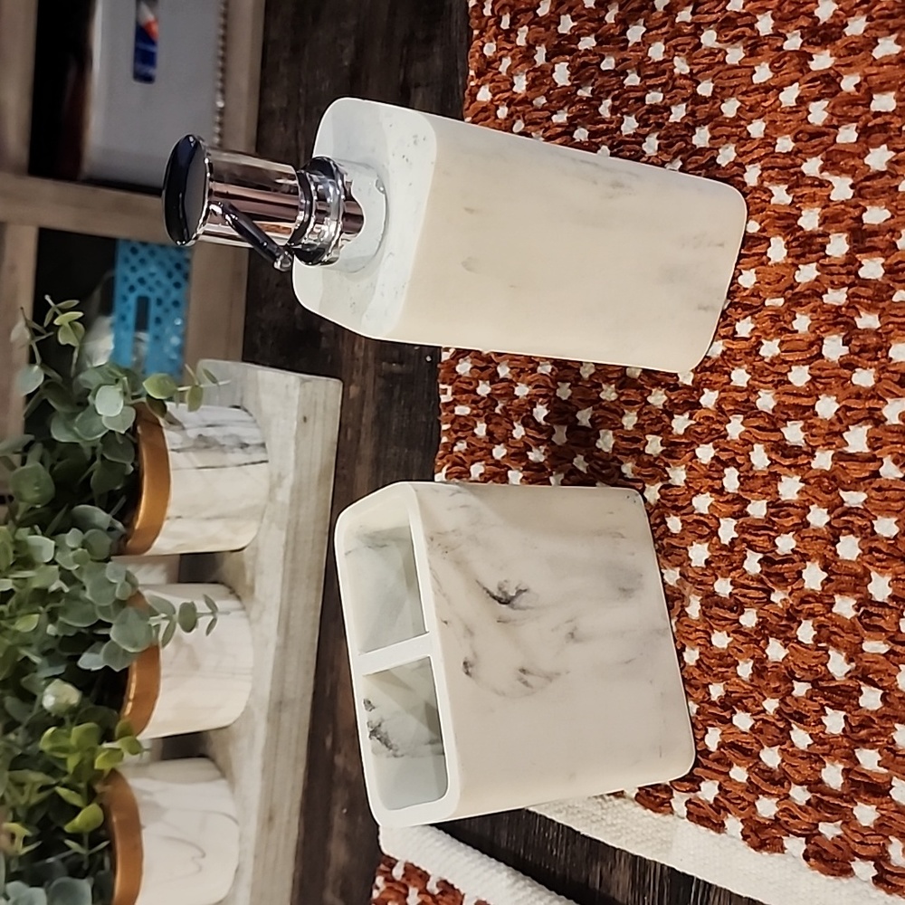 White Marble Soap and ToothBrush holder